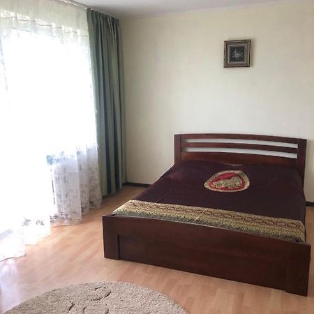 Квартира З Виглядом На Озеро Ternopil Eksteriør bilde